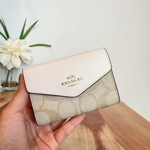 NWT COACH FLAP CARD CASE IN SIGNATURE CANVAS - Picture 1 of 4
